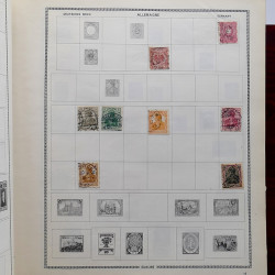 Vrac de timbres France et Monde neufs et oblitérés en un carton.