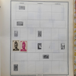 Vrac de timbres France et Monde neufs et oblitérés en un carton.