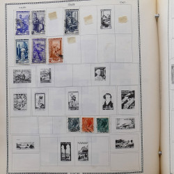 Vrac de timbres France et Monde neufs et oblitérés en un carton.