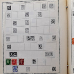 Vrac de timbres France et Monde neufs et oblitérés en un carton.