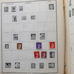 Vrac de timbres France et Monde neufs et oblitérés en un carton.