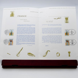 Collection de documents philatéliques Premier Jour France 2001-2002 en un album.