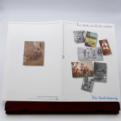 Collection de documents philatéliques Premier Jour France 2001-2002 en un album.