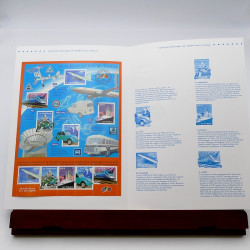 Collection de documents philatéliques Premier Jour France 2001-2002 en un album.