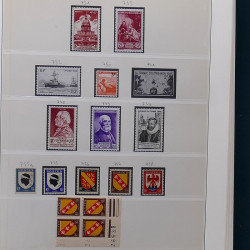 Collection timbres de France 1945-1959 neufs et oblitérés en un album.