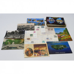 Lot de timbres France et Monde à trier en un carton.