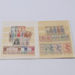 Lot de timbres France et Monde à trier en un carton.