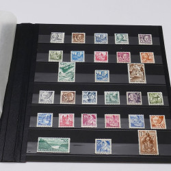 Lot de timbres France et Monde à trier en un carton.