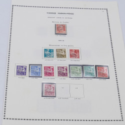 Lot de timbres France et Monde à trier en un carton.