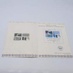 Lot de timbres France et Monde à trier en un carton.