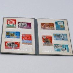 Lot de timbres France et Monde à trier en un carton.