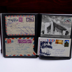 Lot de timbres France et Monde à trier en un carton.
