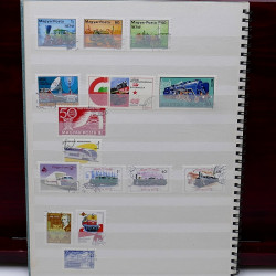 Lot de timbres France et Monde à trier en un carton.
