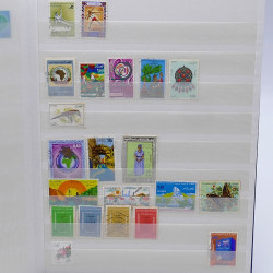 Lot de timbres France et Monde à trier en un carton.