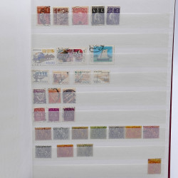 Lot de timbres France et Monde à trier en un carton.