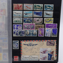 Lot de timbres France et Monde à trier en un carton.