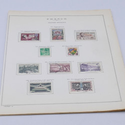 Lot de timbres France et Monde à trier en un carton.