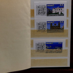 Lot de timbres France et Monde à trier en un carton.