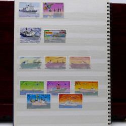 Lot de timbres France et Monde à trier en un carton.