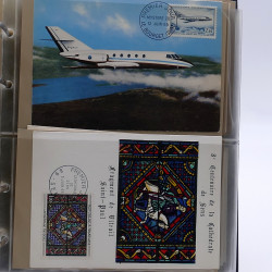 Lot de timbres France et Monde à trier en un carton.