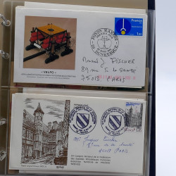 Lot de timbres France et Monde à trier en un carton.