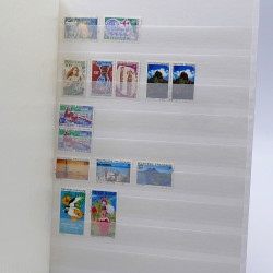 Lot de timbres France et Monde à trier en un carton.