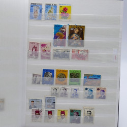 Lot de timbres France et Monde à trier en un carton.