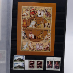 Lot de timbres France et Monde à trier en un carton.