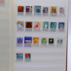 Lot de timbres France et Monde à trier en un carton.