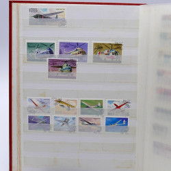 Lot de timbres France et Monde à trier en un carton.