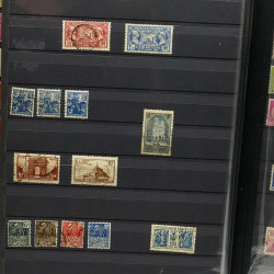 Lot de timbres de France 1860-1989 neufs et oblitérés en 3 albums.
