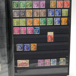 Lot de timbres de France 1860-1989 neufs et oblitérés en 3 albums.