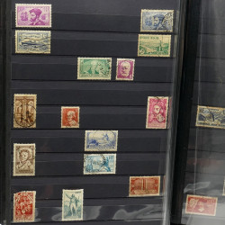 Lot de timbres de France 1860-1989 neufs et oblitérés en 3 albums.
