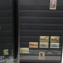 Lot de timbres de France 1860-1989 neufs et oblitérés en 3 albums.