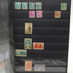 Lot de timbres de France 1860-1989 neufs et oblitérés en 3 albums.