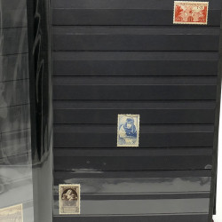 Lot de timbres de France 1860-1989 neufs et oblitérés en 3 albums.