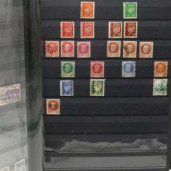 Lot de timbres de France 1860-1989 neufs et oblitérés en 3 albums.