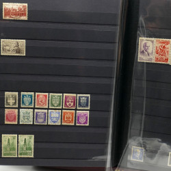 Lot de timbres de France 1860-1989 neufs et oblitérés en 3 albums.
