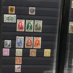 Lot de timbres de France 1860-1989 neufs et oblitérés en 3 albums.