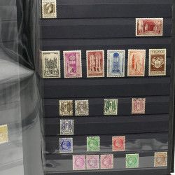 Lot de timbres de France 1860-1989 neufs et oblitérés en 3 albums.