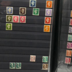 Lot de timbres de France 1860-1989 neufs et oblitérés en 3 albums.