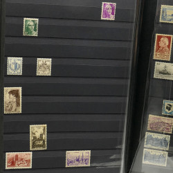 Lot de timbres de France 1860-1989 neufs et oblitérés en 3 albums.