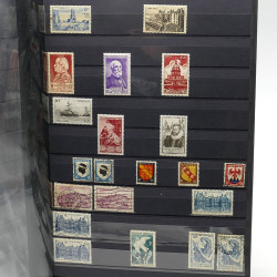 Lot de timbres de France 1860-1989 neufs et oblitérés en 3 albums.