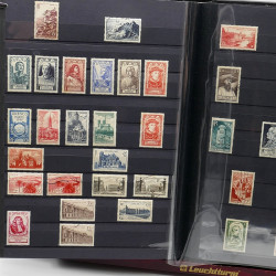 Lot de timbres de France 1860-1989 neufs et oblitérés en 3 albums.