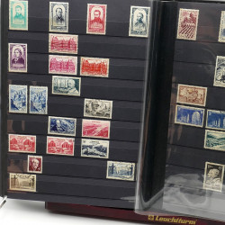 Lot de timbres de France 1860-1989 neufs et oblitérés en 3 albums.