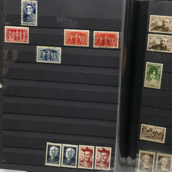 Lot de timbres de France 1860-1989 neufs et oblitérés en 3 albums.