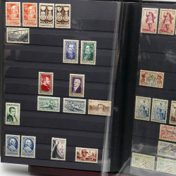 Lot de timbres de France 1860-1989 neufs et oblitérés en 3 albums.
