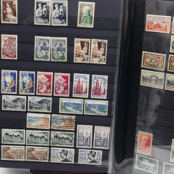 Lot de timbres de France 1860-1989 neufs et oblitérés en 3 albums.