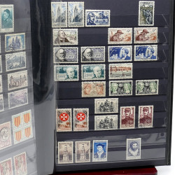 Lot de timbres de France 1860-1989 neufs et oblitérés en 3 albums.