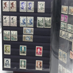Lot de timbres de France 1860-1989 neufs et oblitérés en 3 albums.